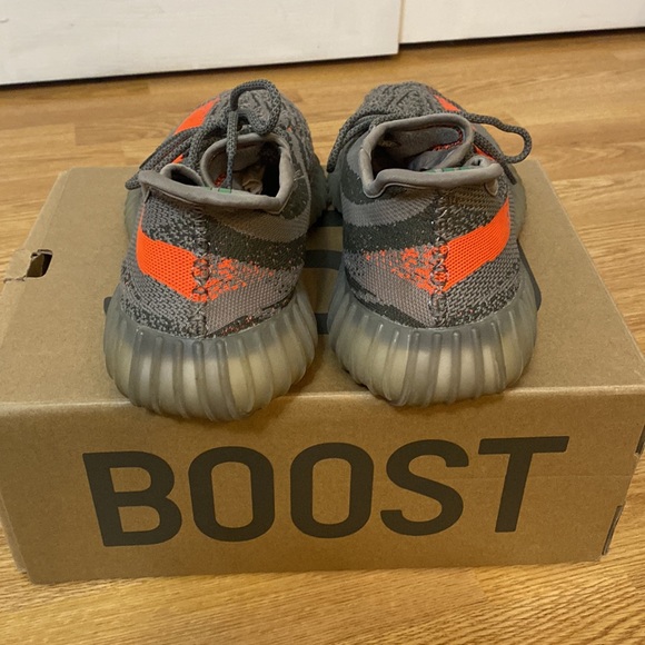 Gently used Yeezy Boost 350 Made By Adidas Men’s Size 11 - Picture 4 of 6
